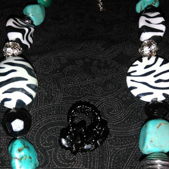 Beautiful Beaded Necklace Set - Picture 3 of 4